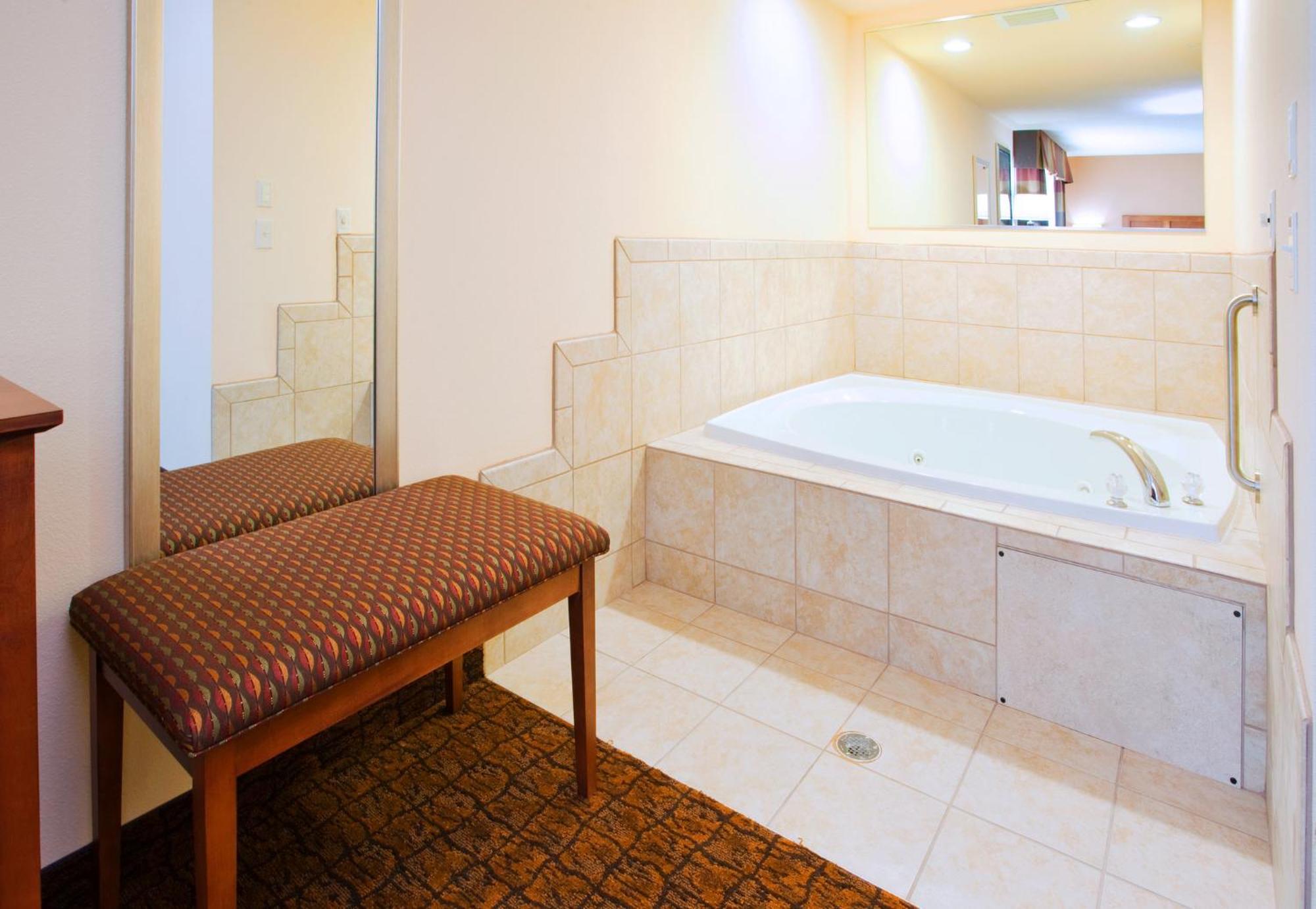 Holiday Inn Express Hotel & Suites Mount Airy By Ihg Exterior photo