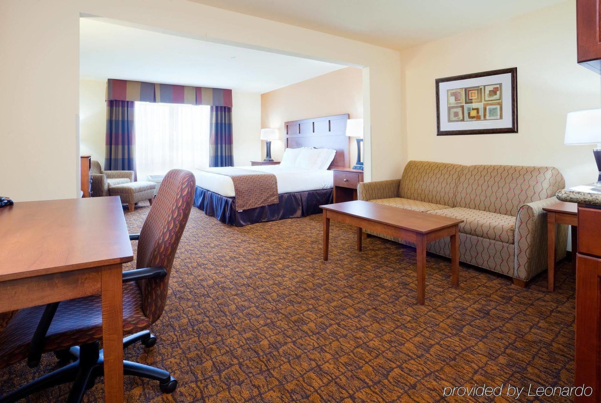 Holiday Inn Express Hotel & Suites Mount Airy By Ihg Room photo