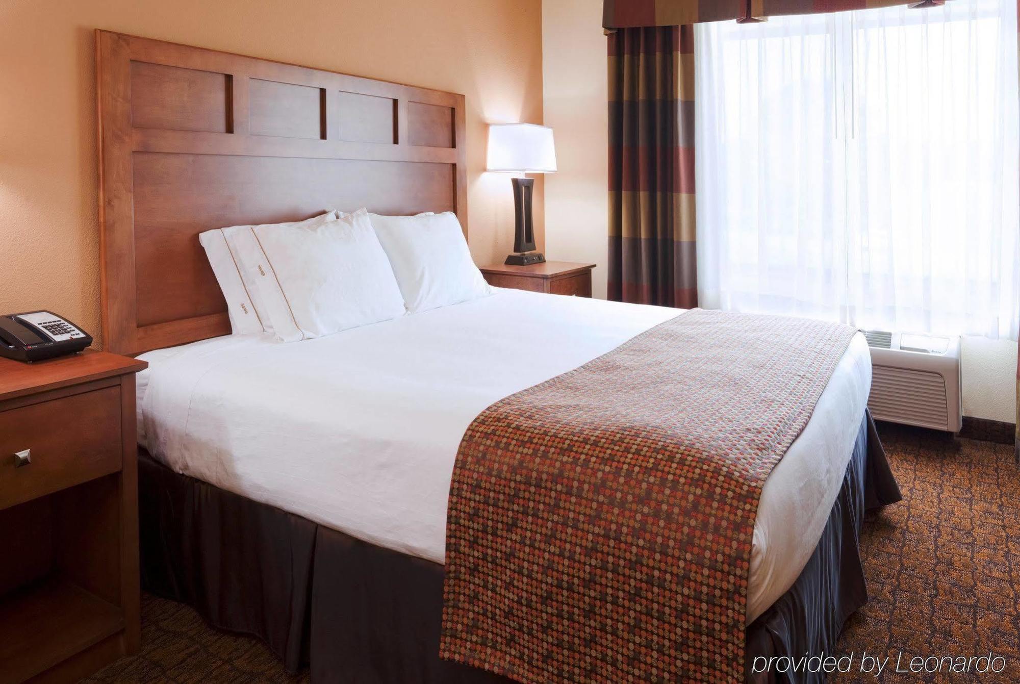 Holiday Inn Express Hotel & Suites Mount Airy By Ihg Room photo